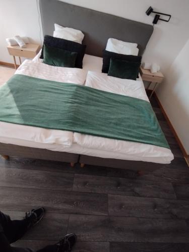 2 queen beds