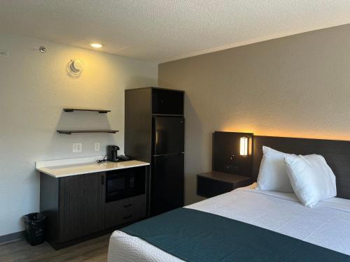 Studio 6 Suites Norcross GA - image 8