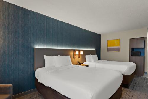 2 queen beds