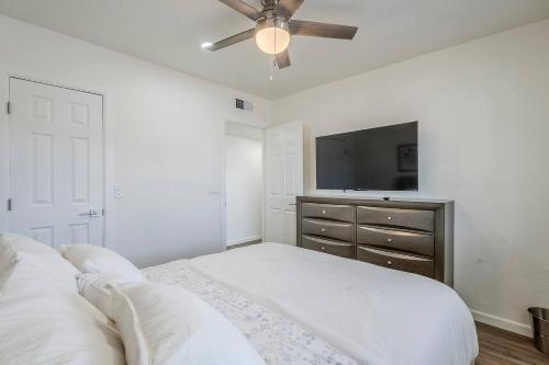 University Duplex by Tucson Renter Properties - image 5