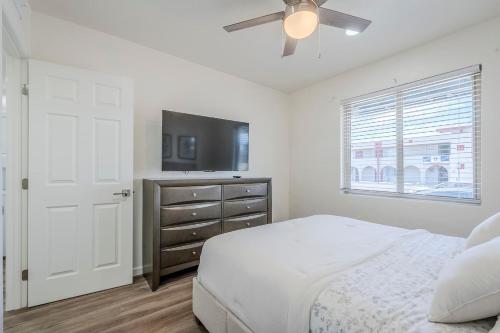 University Duplex by Tucson Renter Properties - image 2