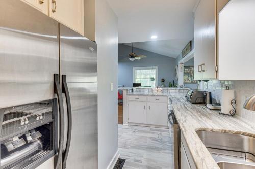 Fish, Swim & Grill: Lakefront Carolina Home! in Whiteville (NC)