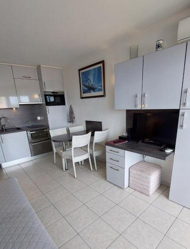 Kitchen, Studio Port Vauban Antibes in Antibes