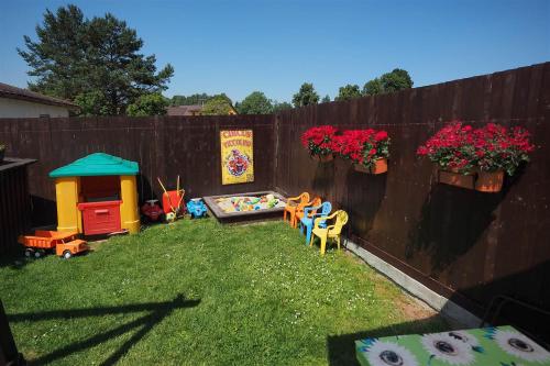 نادي الأطفال, Penzion Nemilek in Kolinec