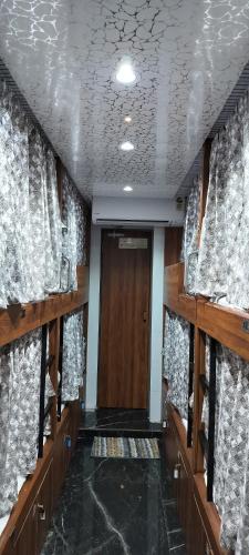 Sunlight Dormitory  in มุมไบตอนใต้