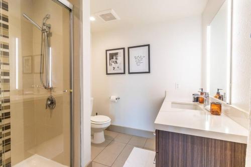 Trendy 2BD 2BTH Apt steps from Downtown Santa Monica!, Los Angeles (fotografie 10)