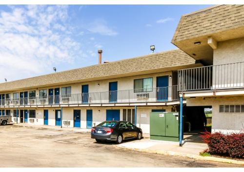 Foto - Home 6 by Townhouse Topeka KS I 70