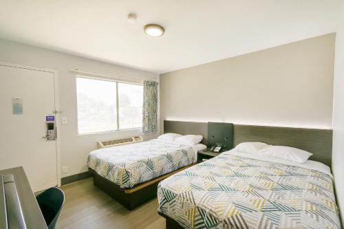 2 double beds