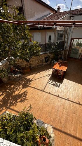 設施, Loucy’s Art Home in 曼德里亞