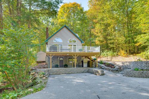 On Baxter Lake Wooded Retreat Near Trails