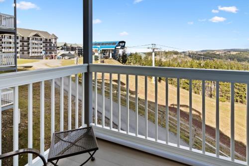 ML246 Spacious Condo Mtn & Lake views fireplace in Snowshoe, USA