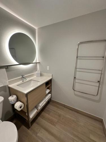 TownePlace Suites by Marriott Miramar Beach Destin - 화장실