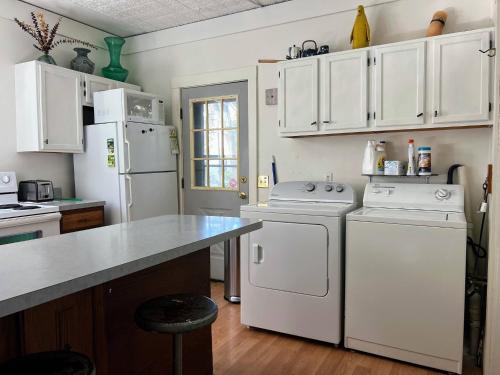 Létesítmények, Sunny & spacious pied-à-terre by Union & Proctors! (Sunny & spacious pied-a-terre by Union & Proctors!) in Schenectady