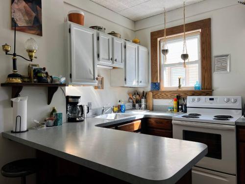 Létesítmények, Sunny & spacious pied-à-terre by Union & Proctors! (Sunny & spacious pied-a-terre by Union & Proctors!) in Schenectady