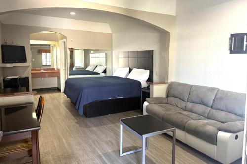 Hotel O Regency Suites Houston - IAH Beltway 8 - image 5