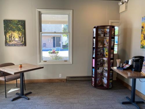 Country Squire Inn and Suites