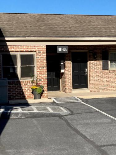 Country Squire Inn and Suites