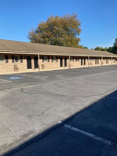 Country Squire Inn and Suites