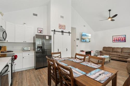 Oasis 4 - Near Downtown with TVs, Arcade, Games, Fun in Other