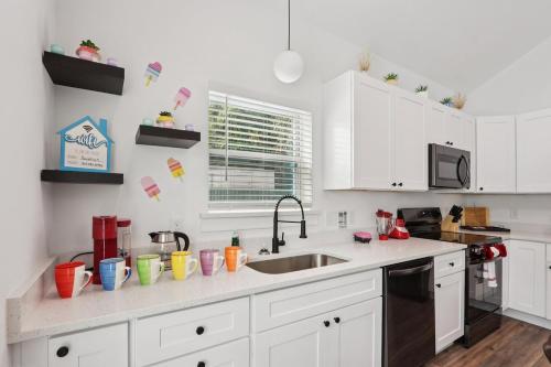 Oasis 4 - Near Downtown with TVs, Arcade, Games, Fun in Other