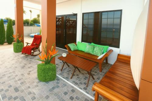 Balcony/terrace, On-the-beach JADE's BEACH VILLA 별장 Lapu-lapu Olango 별장 in Olango Island
