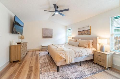 Modern Western Retreat Pet Friendly 4 Bed 2 Bath - image 6
