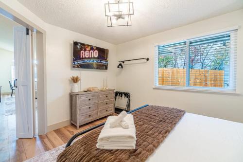 Modern Western Retreat Pet Friendly 4 Bed 2 Bath - image 9
