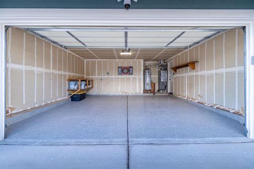 Modern Western Retreat Pet Friendly 4 Bed 2 Bath - image 14