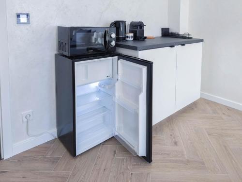 ALFA Stuttgart Doppelzimmer Teeküche Porsche Bosch l Gemeinschaftsbad WIFI SmartTV l Double room with kitchenette and shared bathroom BS21A7, Stoccarda (foto 8)