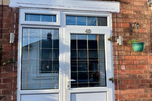 4 Bed House-Sleeps 8-Free Parking