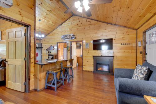 Private Hot Tub Dog-Friendly Campton Home in Rogers, USA