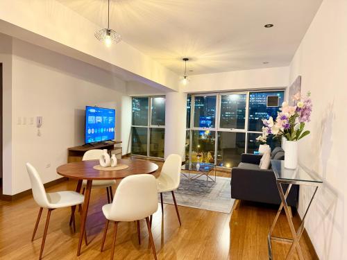Luxloft, Lima