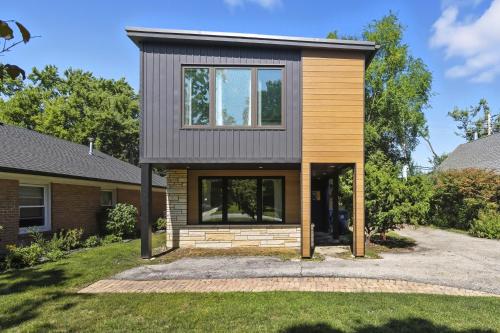 Bright Modern 3Bed 25Bath Evanston Home withParking home - image 2