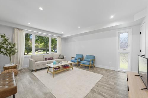Bright Modern 3Bed 25Bath Evanston Home withParking home - image 7