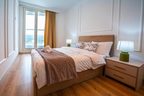 38 & 32 Floor Amazing Balcony Views, Pool , Gym, Spa and Free Parking Apartments, Skopje (photo 3)
