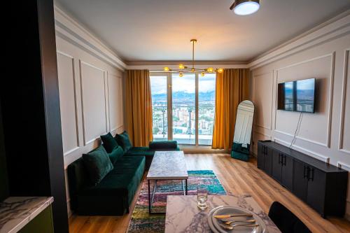 38 & 32 Floor Amazing Balcony Views, Pool , Gym, Spa and Free Parking Apartments, Skopje (photo 2)