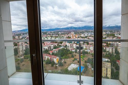 38 & 32 Floor Amazing Balcony Views, Pool , Gym, Spa and Free Parking Apartments, Skopje (photo 7)
