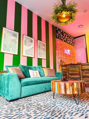 Dreaming With Dolly - Luxe Stay Near Broadway in Nashville, USA