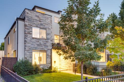 Denver Retreat with Rooftop Deck and Mountain Views in Englewood (CO)