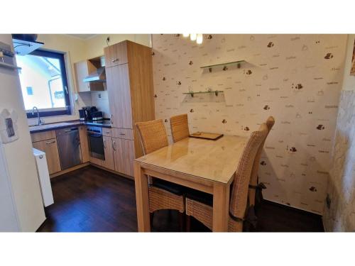 Konyha, Maisonette-Traum mit Dachterrasse und Panorama in Usseln