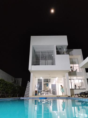 Look at the Carmen de Apicalá house with air conditioning