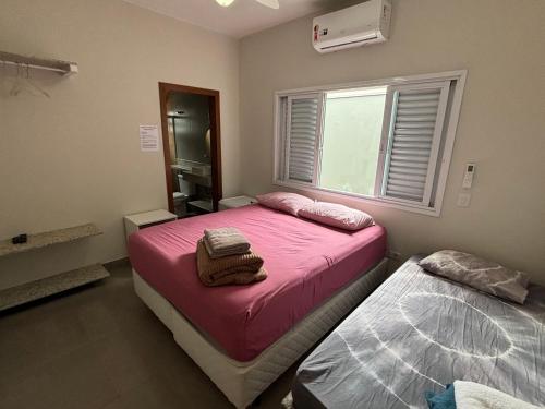 2 twin beds