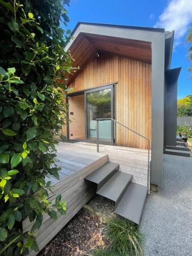 Modern home in prime location!, Auckland