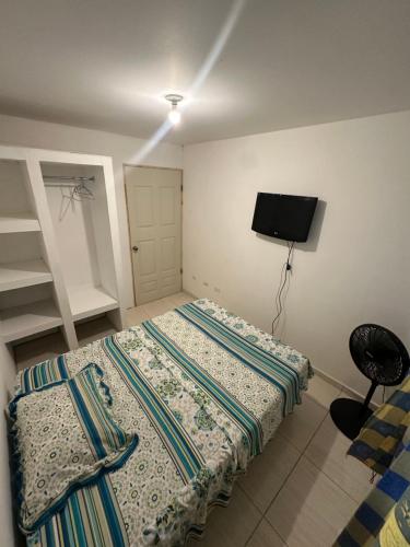 Habitacion amoblada frente al 99 de brisas del golf arraijan in Burunga