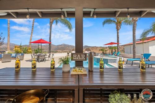 Poway Panorama Peak - Pool, Spa, Sleeps 24! in 波偉