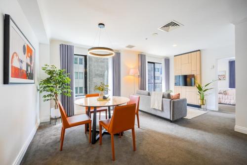 Large Stylish 1BR Apartment with Parking in CBD, Auckland (photo 3)