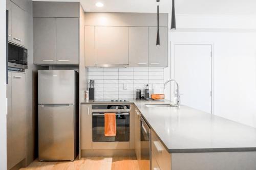 Large Stylish 1BR Apartment with Parking in CBD, Auckland (photo 7)