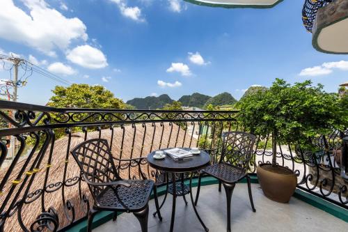 room detail thumbnail 1