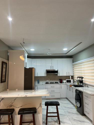 Your Home Away From Home, With Peace of Mind in 阿布里