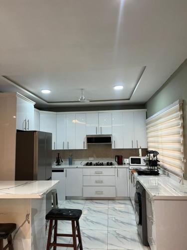 Your Home Away From Home, With Peace of Mind in 阿布里